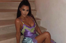 Ким Кардашьян показала фотосессию в змеином наряде на Бали