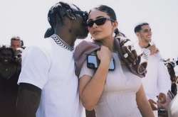 Кайли Дженнер целовалась с Трэвисом Скоттом на Пасхальной службе