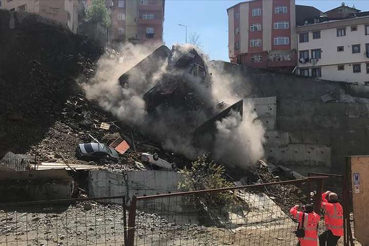 У Стамбулі обвалився житловий будинок