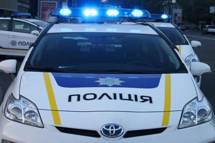 На зупинці біля «Охматдиту» побили чоловіка і викрали на білому Lanos
