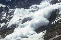 Рятувальники попереджають про лавини у Карпатах