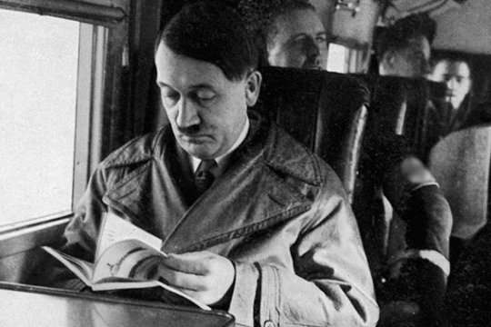 У ФБР розсекретили документи про можливу втечу Гітлера до Аргентини