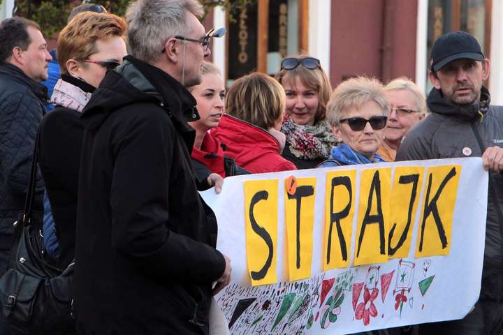 У Варшаві тисячі вчителів вийшли на демонстрацію