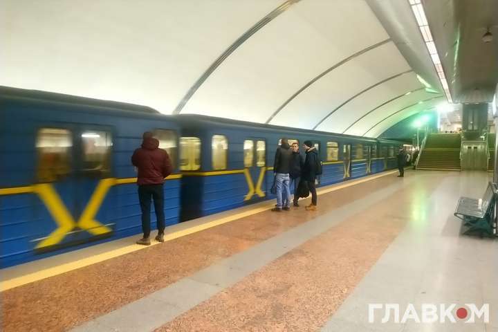  Киевское метро продлит время работы на Пасху