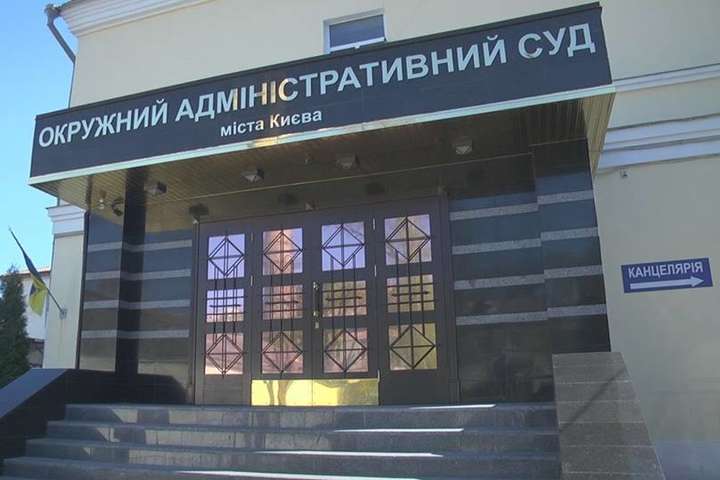 Судді, які задовольнили позов Коломойського, подали колегіальну заяву про погрози з боку Порошенка