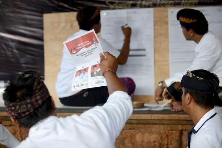 В Індонезії масштабні вибори викликали сплеск смертей від перевтоми - ЗМІ