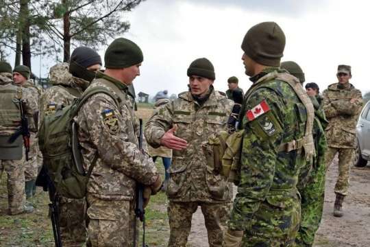 Канада намерена усилить тренировки украинских военных