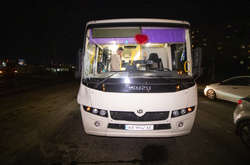 Автобус був на маршруті і їхав по Закревського в сторону Лифаря