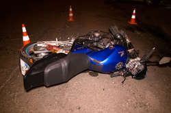 ДТП з постраждалими біля метро «Васильківська»: зіткнулися автівка і мотоцикл (фото, відео)