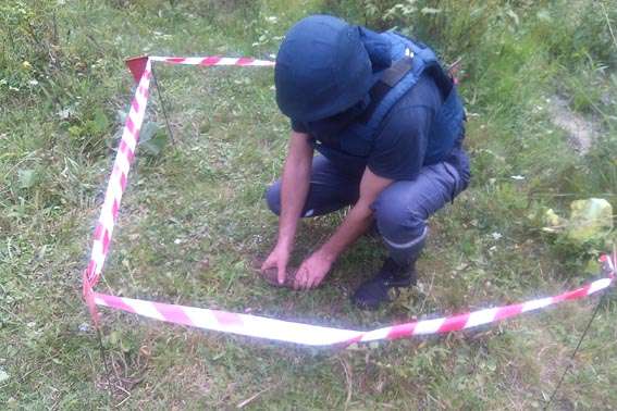 Міни та снаряди: у Голосієві знову знайшли вибухонебезпечні предмети 