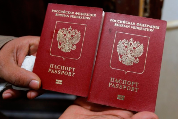В МВС РФ розповіли, як будуть видавати паспорти мешканцям окупованого Донбасу