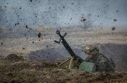 Бойовики на Донбасі стріляють з важкої артилерії: є поранений