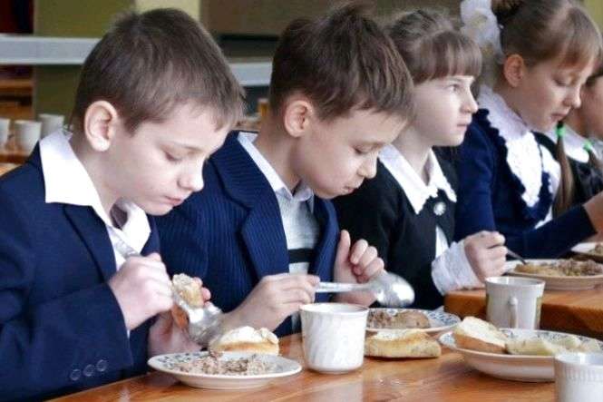 Київрада планує змінити систему харчування у школах