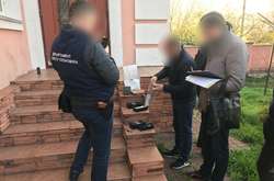 За місцем проживання службовця працівники поліції вилучили речові докази