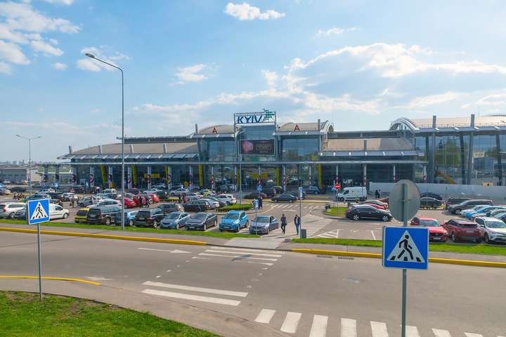 Аеропорт «Київ» відновив роботу після «замінування»