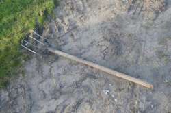 Чоловік з вилами напав на сільського дільничого у Тростянецькому районі