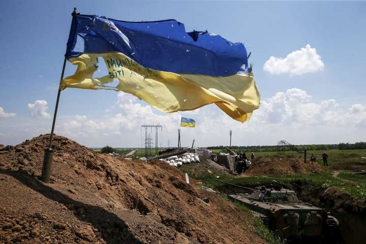 Донбас: бойовики обстріляли українських бійців із БМП і мінометів