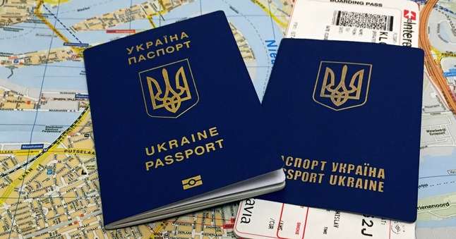 У Євросоюзі повідомили, чи існує загроза скасування безвізу для України