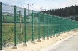 В Украине начнут ограждать ж/д пути от посторонних лиц