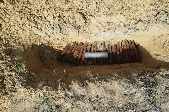 Небезпечна знахідка: під Києвом виявлено 50 снарядів