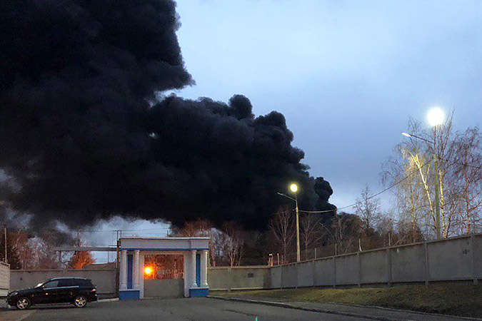 Площа пожежі на заводі в Росії збільшилася в п’ять разів