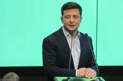  Зеленський, як раніше заявляв екс-президент Польщі Александр Кваснєвський, не має наміру зустрічатися з Путіним віч-на-віч - лише в межах «нормандського формату» 