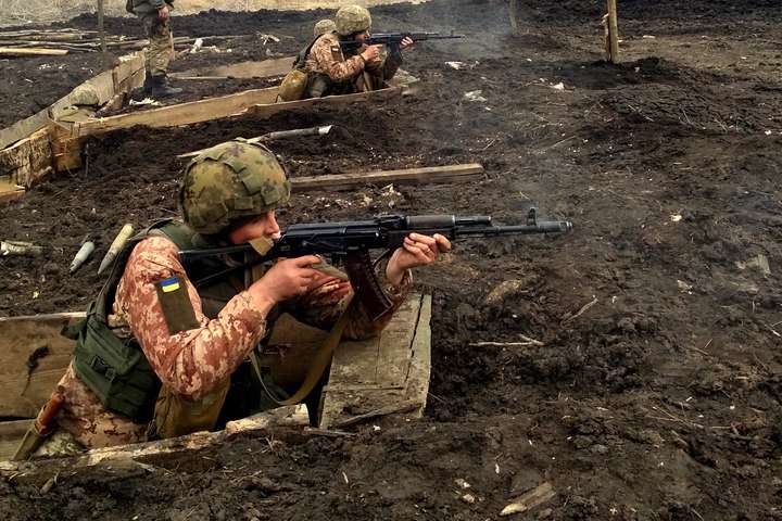 Доба на Донбасі: 23 ворожі обстріли, двох українських бійців поранено