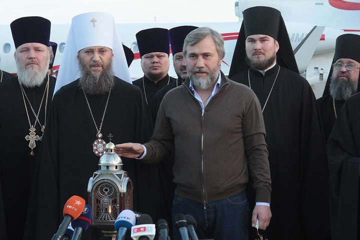 Митрополит УПЦ Антоний и Новинский привезли в Украину благодатный огонь