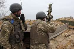 Доба на Донбасі: 14 обстрілів, двоє військових поранені