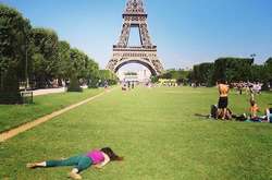 Антиселфи на фоне достопримечательностей