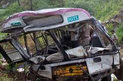 В Індії автобус зірвався в ущелину: 10 загиблих