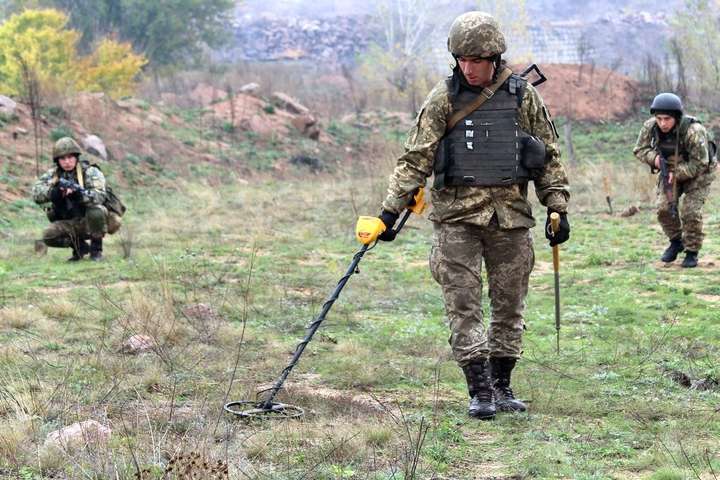 Цього місяця піротехніки знешкодили на Донбасі 73 вибухівки