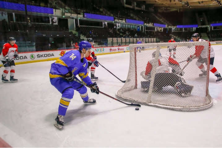 Україна катастрофічно стартувала на чемпіонаті світу з хокею