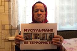  Флешмоб в окупованому Криму «Мусульмани – не терористи» 