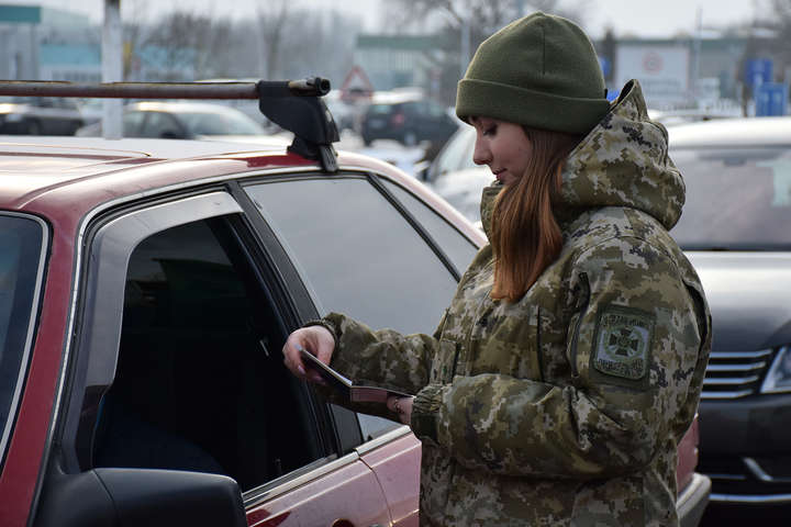 Скільки автомобілів без «зеленої картки» не випустили з України