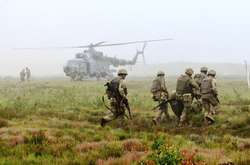 Поранених бійців доставили до шпиталю