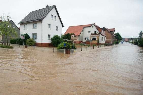 В Румунії сильні зливи можуть спричинити повені