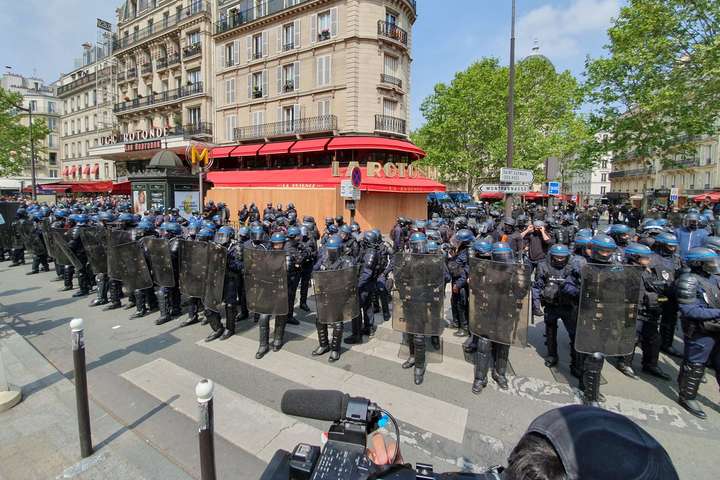 Маніфестації 1 травня у Парижі: поліція затримала 330 осіб