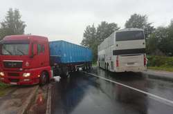 Наразі встановлюються обставини ДТП