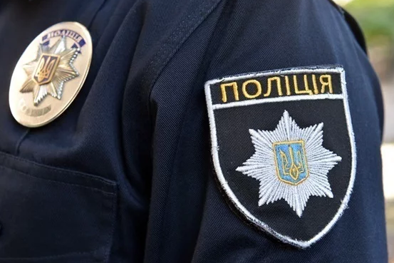 На Куликовому полі поліцейські зупинили неповнолітню із забороненою символікою на одязі