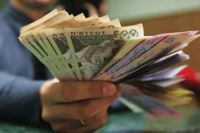 Средняя зарплата в Украине превысила 10 тыс. грн