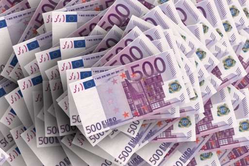 Экономисты назвали причины рекордного падения курса евро
