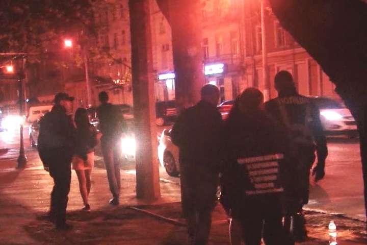Рейд по вулицях нічного міста: більше 20 одеситок було затримано за надання інтимних послуг