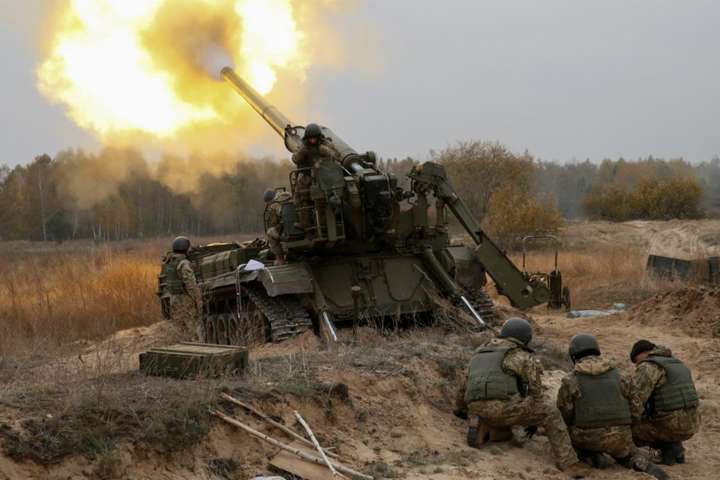 Окупанти 16 разів обстріляли позиції українських військ, поранили двох військових