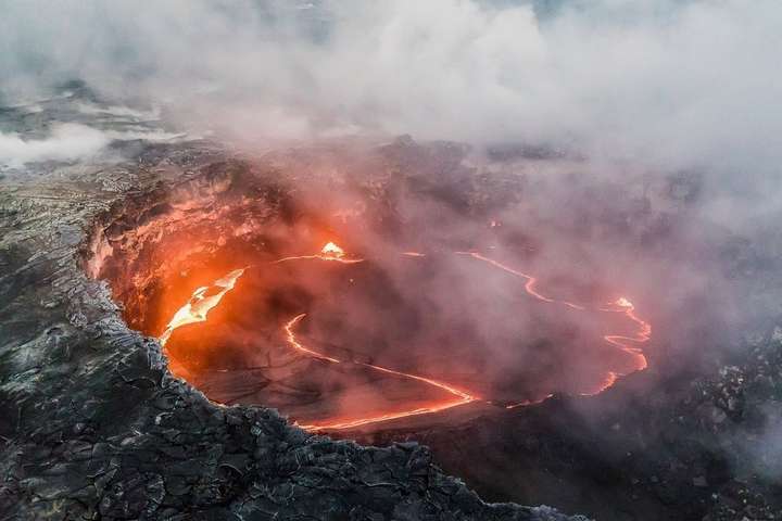 На Гаваях чоловік впав у кратер активного вулкану