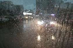 Сьогодні в Україні синоптики прогнозують грози, дощ та шквали