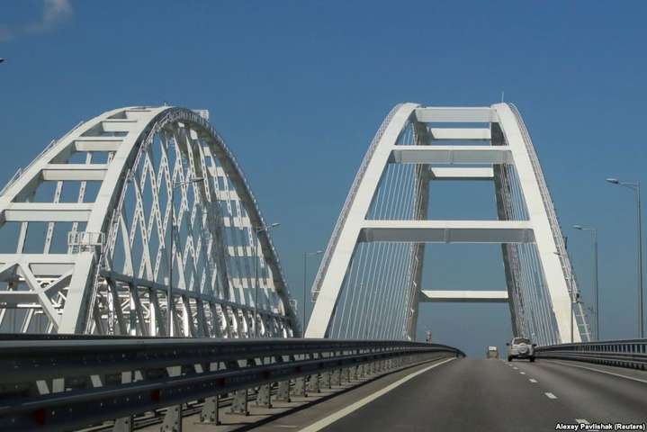 Швидше машиною: В окупованому Криму пропонують обмежити швидкість руху потягів Керченським мостом 20 км/год