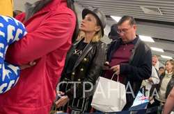 Луценка помітили в аеропорту Риму разом з сином і дружиною