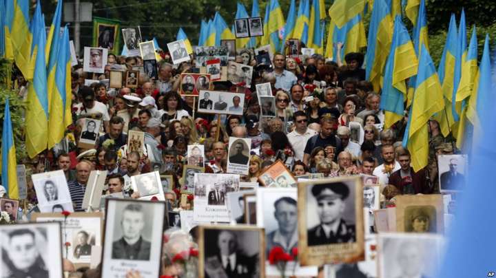 «Бессмертный полк» и гибридная война России против Украины