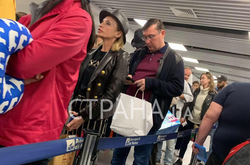 Без макияжа и в шляпке: Ирину Луценко вместе с мужем и сыном заметили в аэропорту Рима